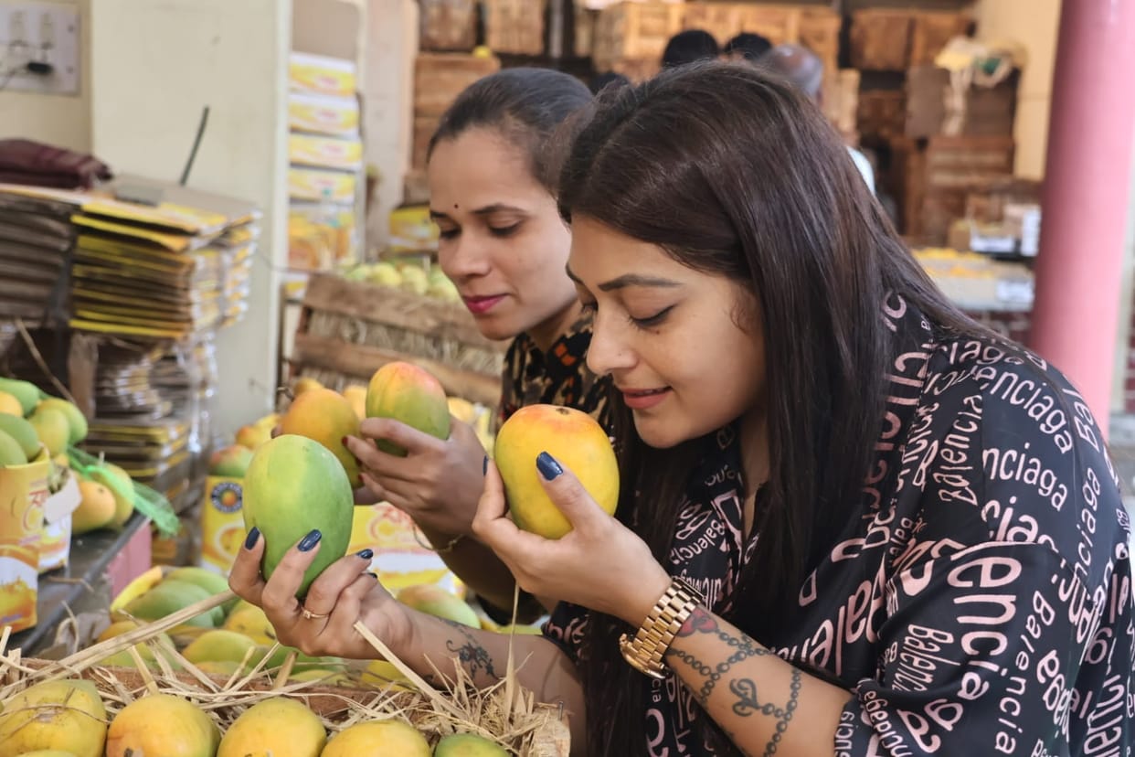 Indore: The increased tension between India and Pakistan also affected the export of Hapus mango