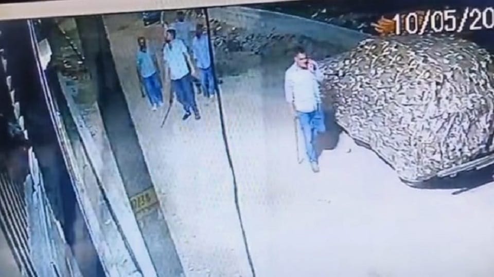Baghpat: Attack on private school principal's house, scuffle with wife and vandalism, know what is the matter