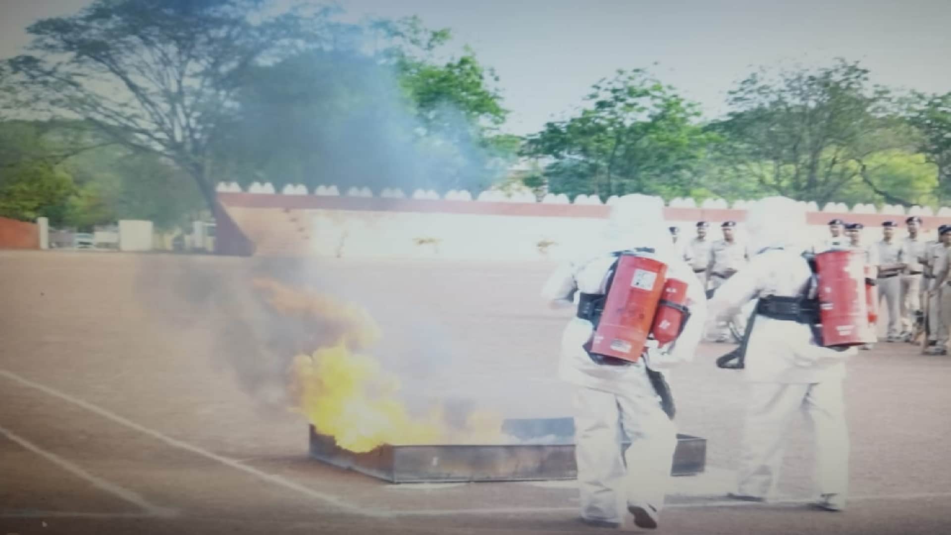 SSP took the salute and inspected the general parade, SDRF's civil action team gave training in Raipur