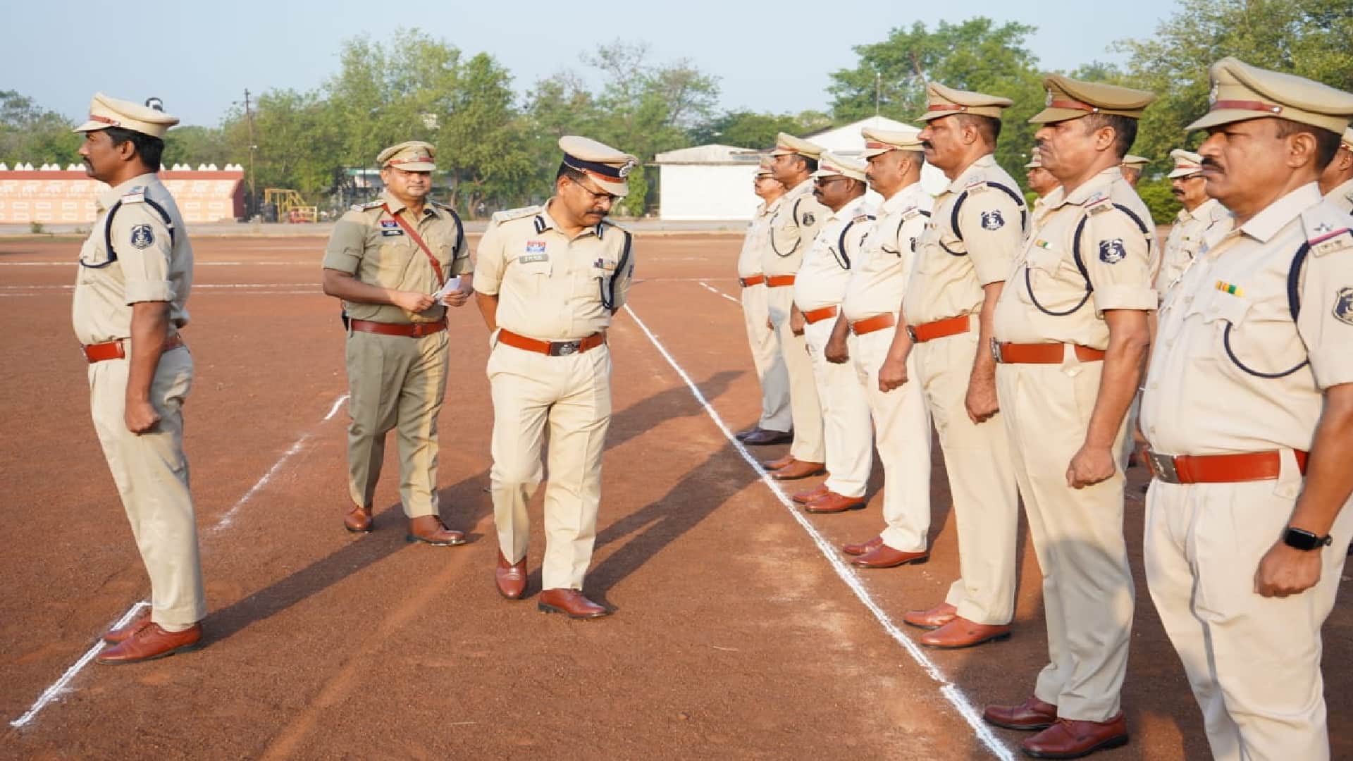 SSP took the salute and inspected the general parade, SDRF's civil action team gave training in Raipur