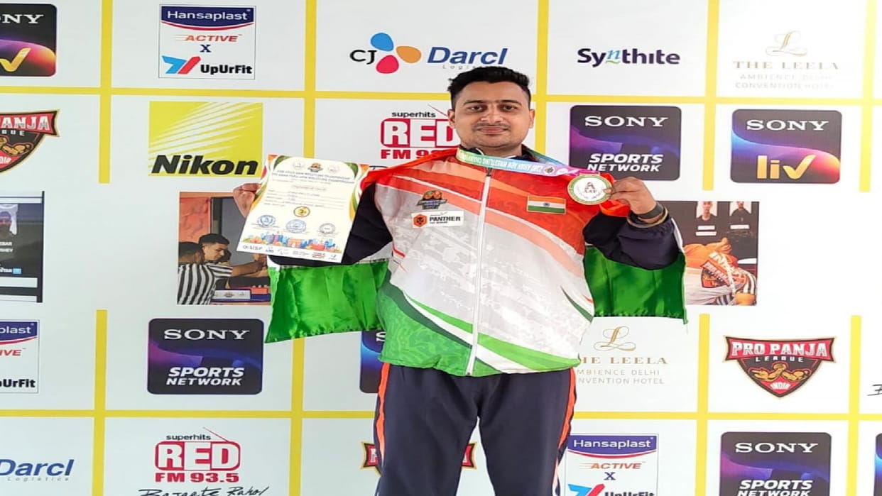 CG News: Bhilai's Shrimant Jha increased Chhattisgarh's pride, won silver medal in Asian Para-Arm Wrestling