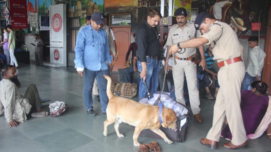 indore-news-bomb-squad-searches-mall-airport-hospital-after-threat