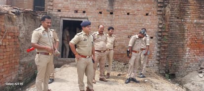 Banda Murder Cousin brother killed the girl with an axe due to one sided love accused absconding