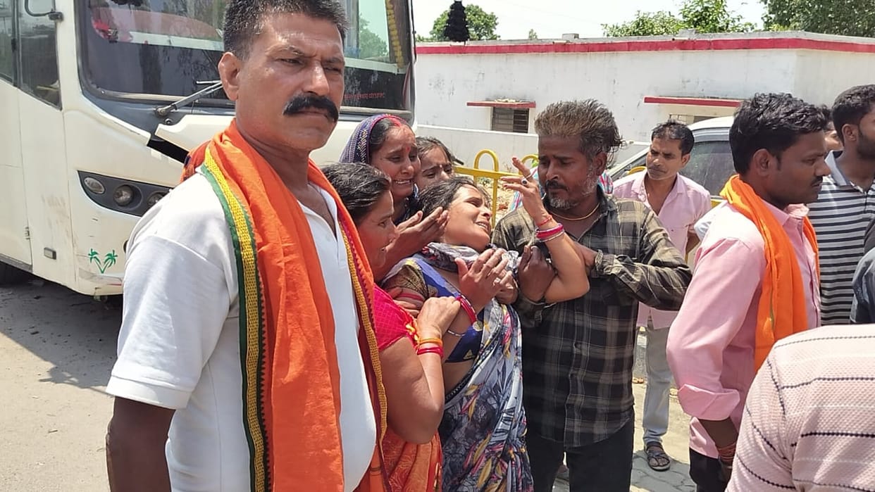 Ayodhya: A young man who went to meet his friend's wife died under suspicious circumstances, body found hangin