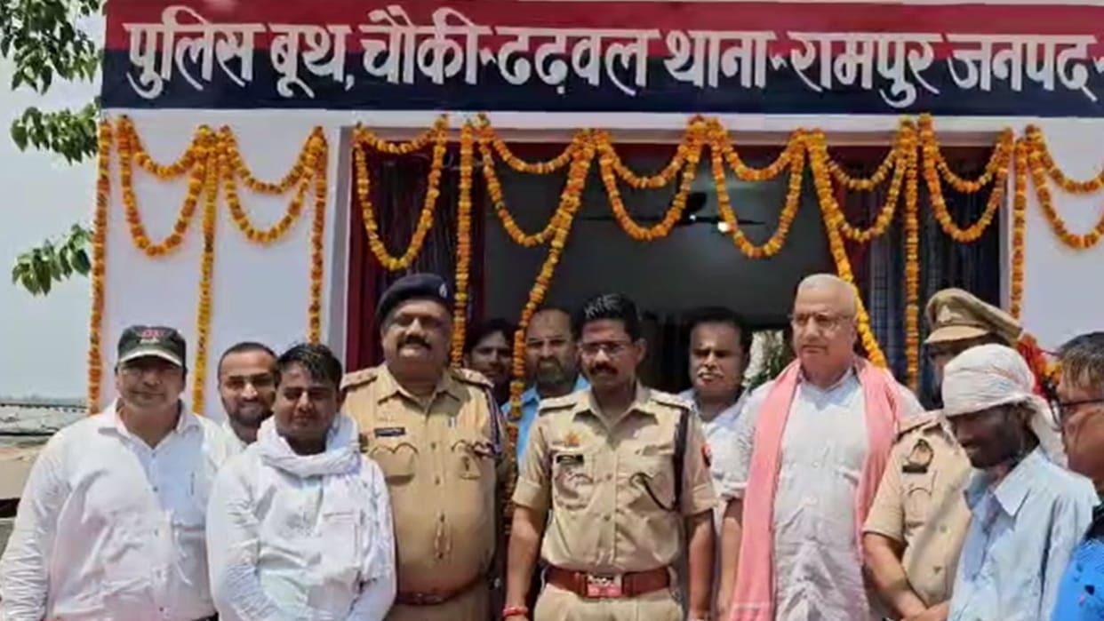 SP inaugurated the police booth the event took place amidst chanting of Vedic mantras