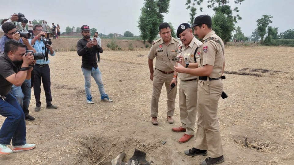 Missile fell in Jalandhar's Nahlan village 10 feet of land was dug out to remove the missile