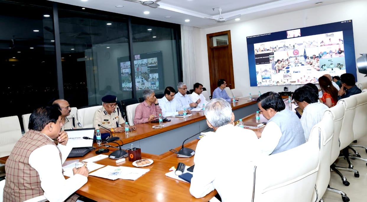 MP News: CM Dr. Yadav said- officers should be on alert mode, ensure civil services