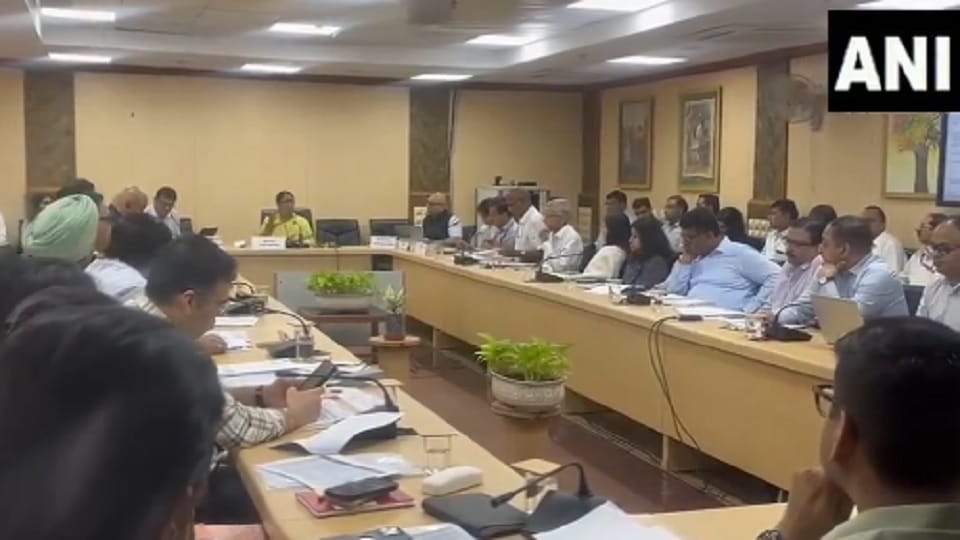 India Pakistan Tension CM Rekha Gupta held a meeting with officials regarding emergency preparations