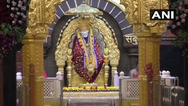 Sai Baba temple Shirdi Maharashtra Garlands bouquets and shawls not be allowed