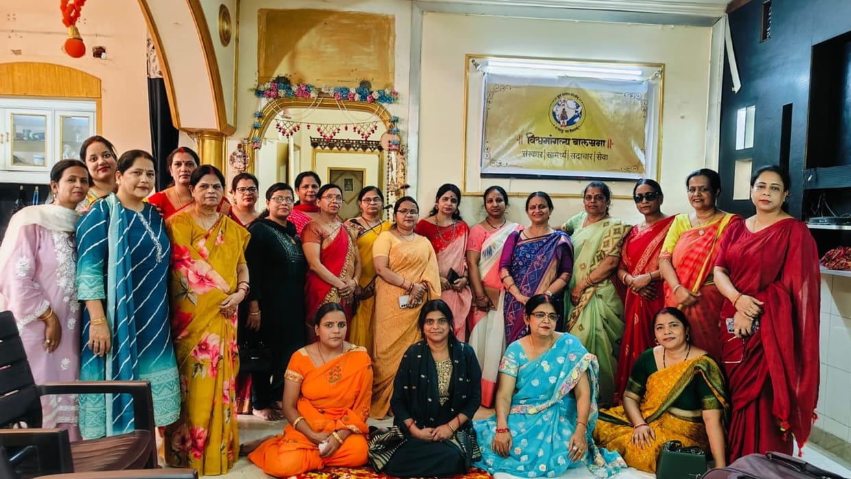 Women collectively recited Hanuman Chalisa for Indian soldiers in varanasi