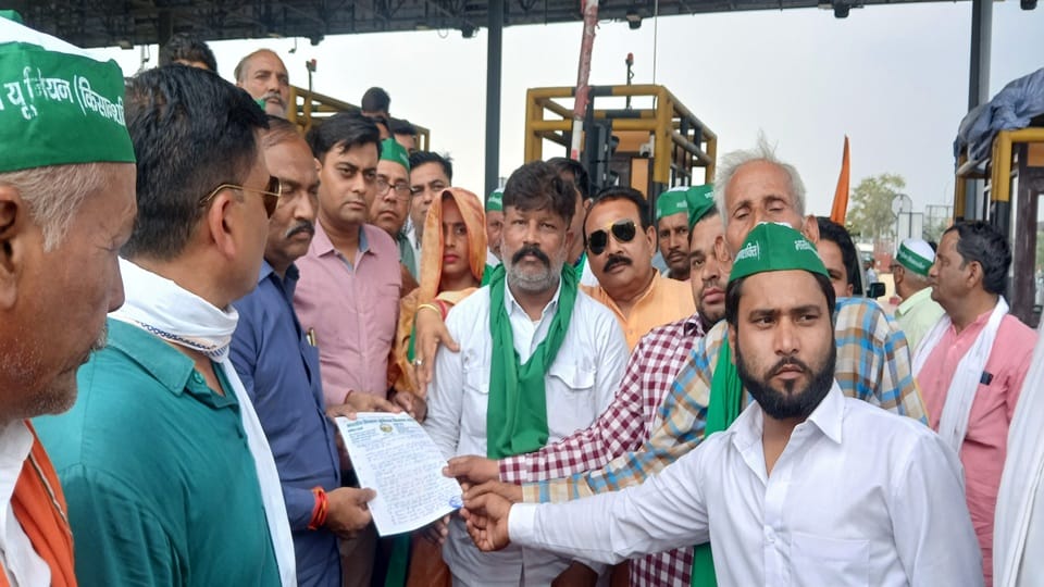 Demonstration by BKU Kisan Shakti at Gabhana toll plaza