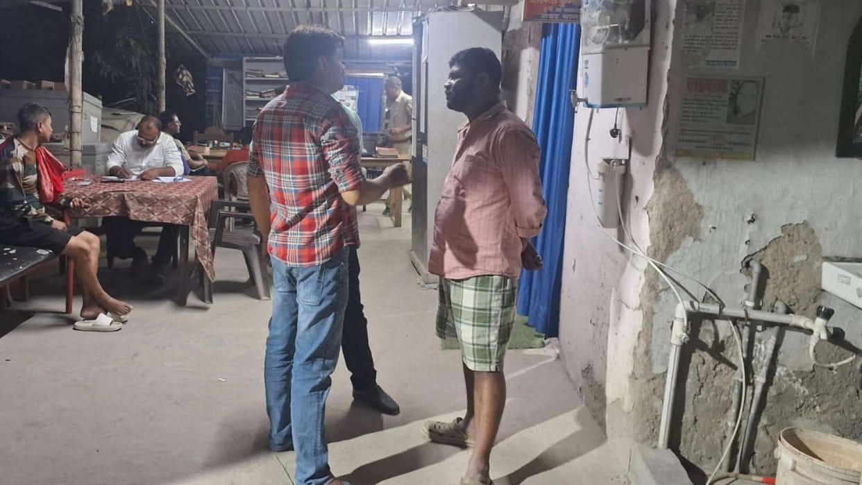 Armed miscreants raided the house of a property dealer held family hostage