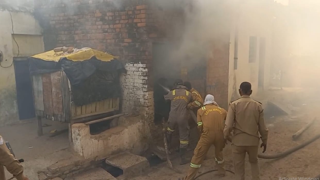 When his mother did not give him money for alcohol young man burnt his house In Jhansi
