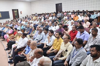 Lecture series of Abhyas Mandal in Indore, former Wing Commander Anuma Acharya expressed her views