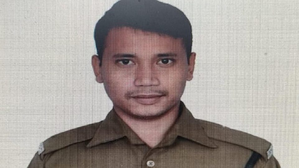 BSF jawan injured in Pakistani shelling on LoC in Jammu sacrifices his life