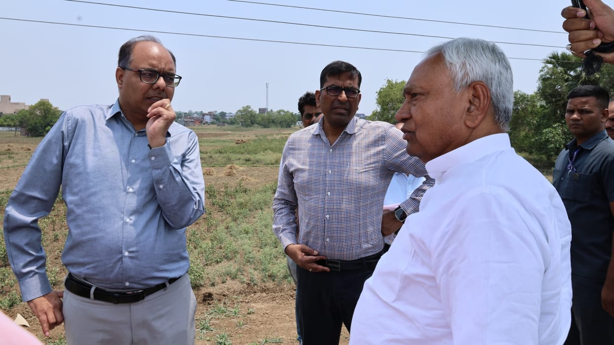 Bihar News : CM Nitish Kumar inspected roads patna bihar election 2025