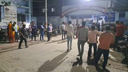 अस्पताल पहुंचे परिजन