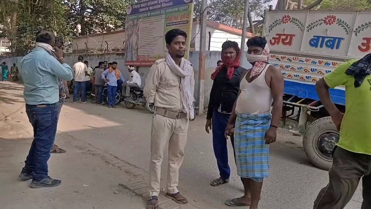 Bihar: Sensation due to finding body of laborer near Patna AIIMS, family members accused colleagues of murder