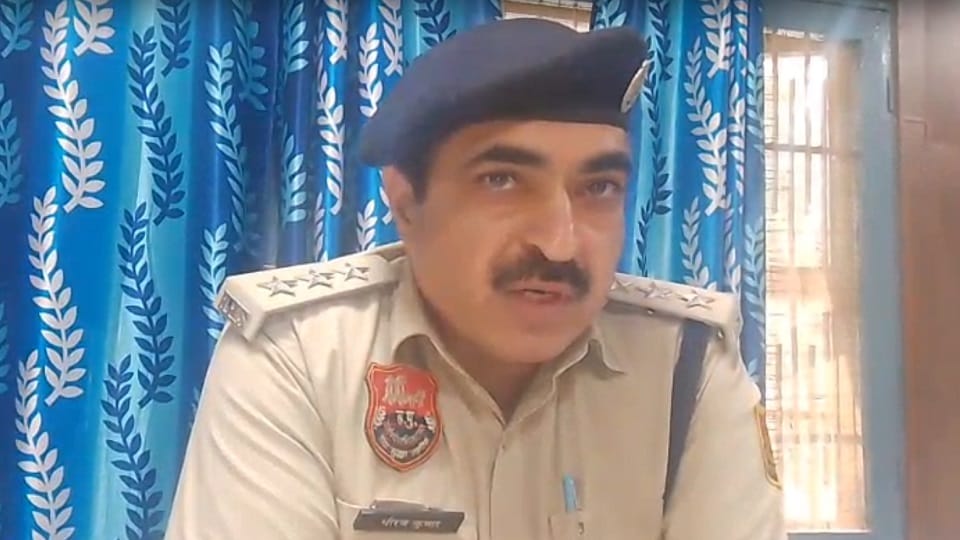 Police arrested an accused who was demanding extortion