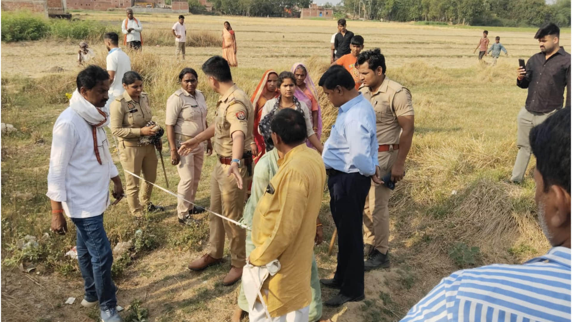 During the measurement in Gorakhpur, he poured petrol on himself and set himself on fire.