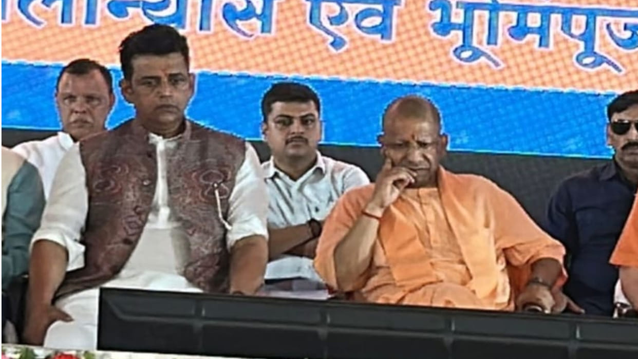 CM Yogi joked and said that Gorakhpur MP Ravi Kishan is 132 years old