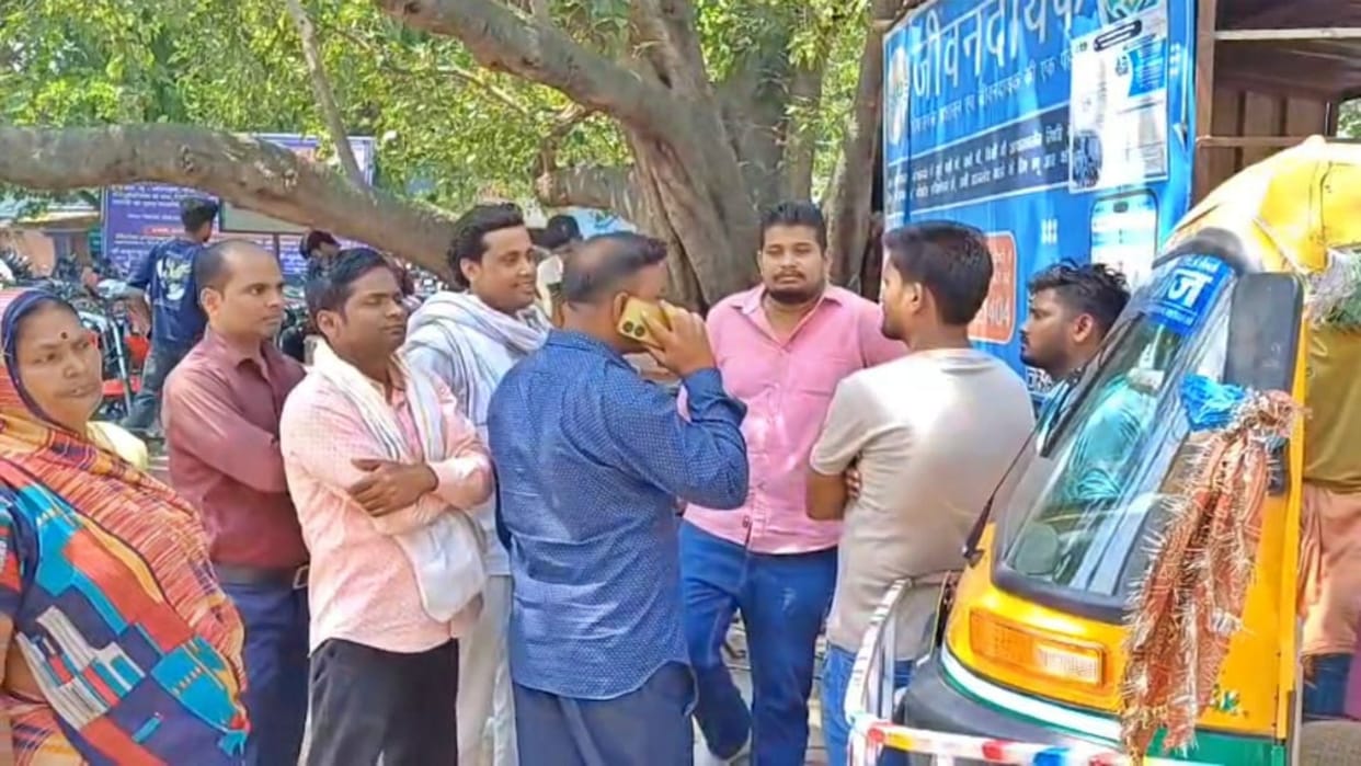 Gopalganj News: 3 youths from UP who came to attend wedding crushed by vehicle; one dead, 2 seriously injured