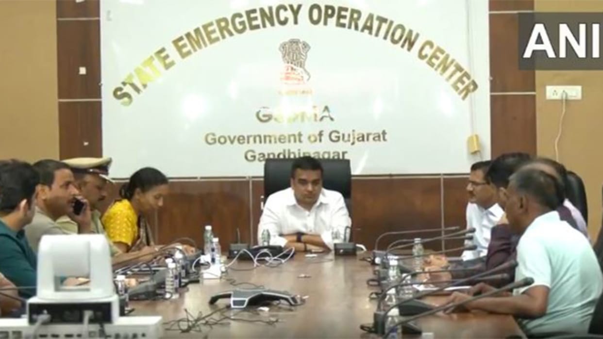 Security tightened in border areas amid India-Pakistan tension, alert issued from Gujarat to Jammu