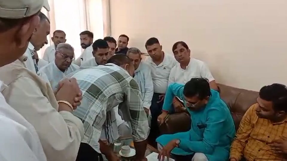 Minister Krishna Kumar Bedi heard the problems of the people on Sunday