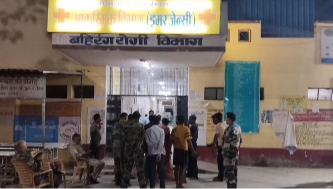Road accident in chandauli young man diead Police is checking CCTV