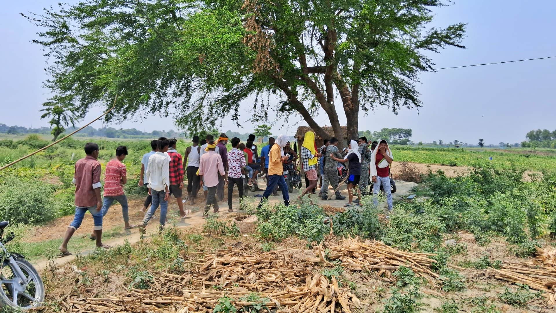 Muzaffarpur News: Body of youth found floating in river, injury marks at many places on body; suspected murder