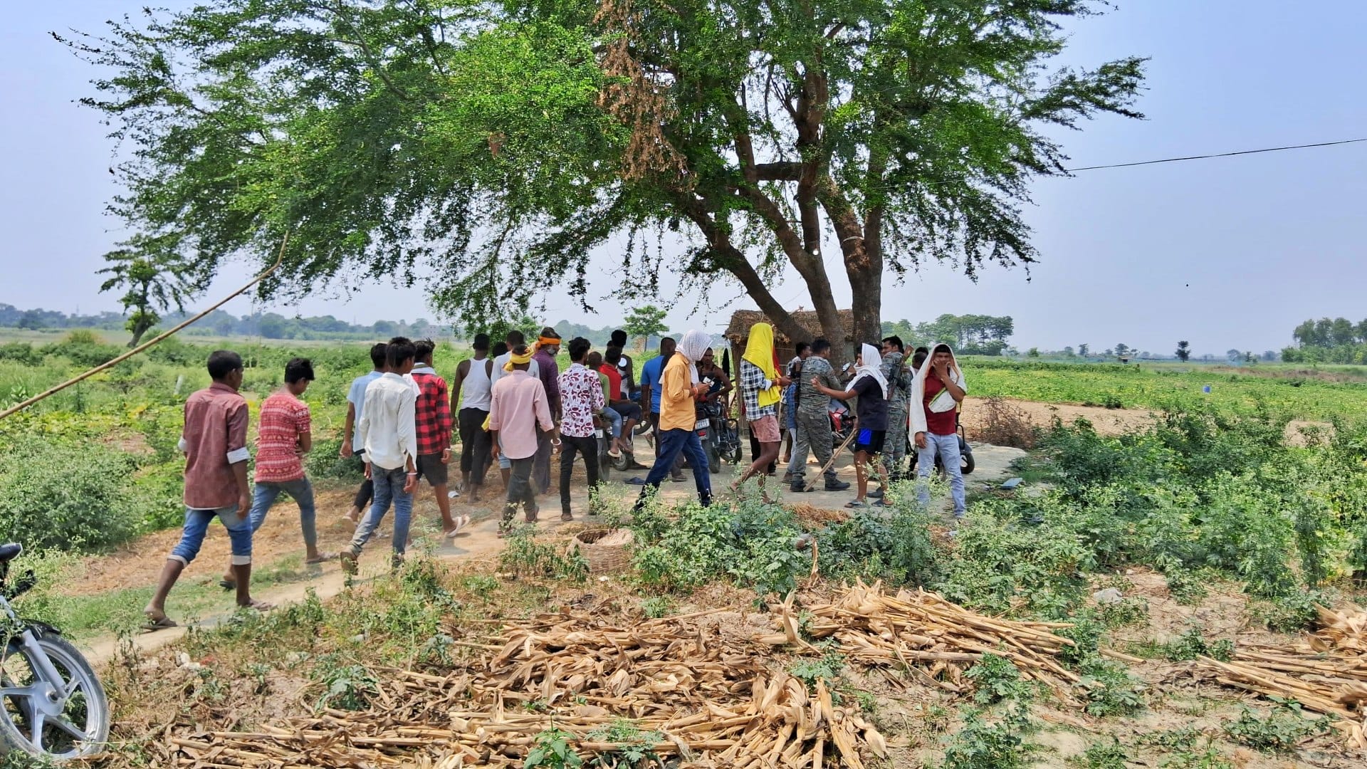 Muzaffarpur News: Body of youth found floating in river, injury marks at many places on body; suspected murder