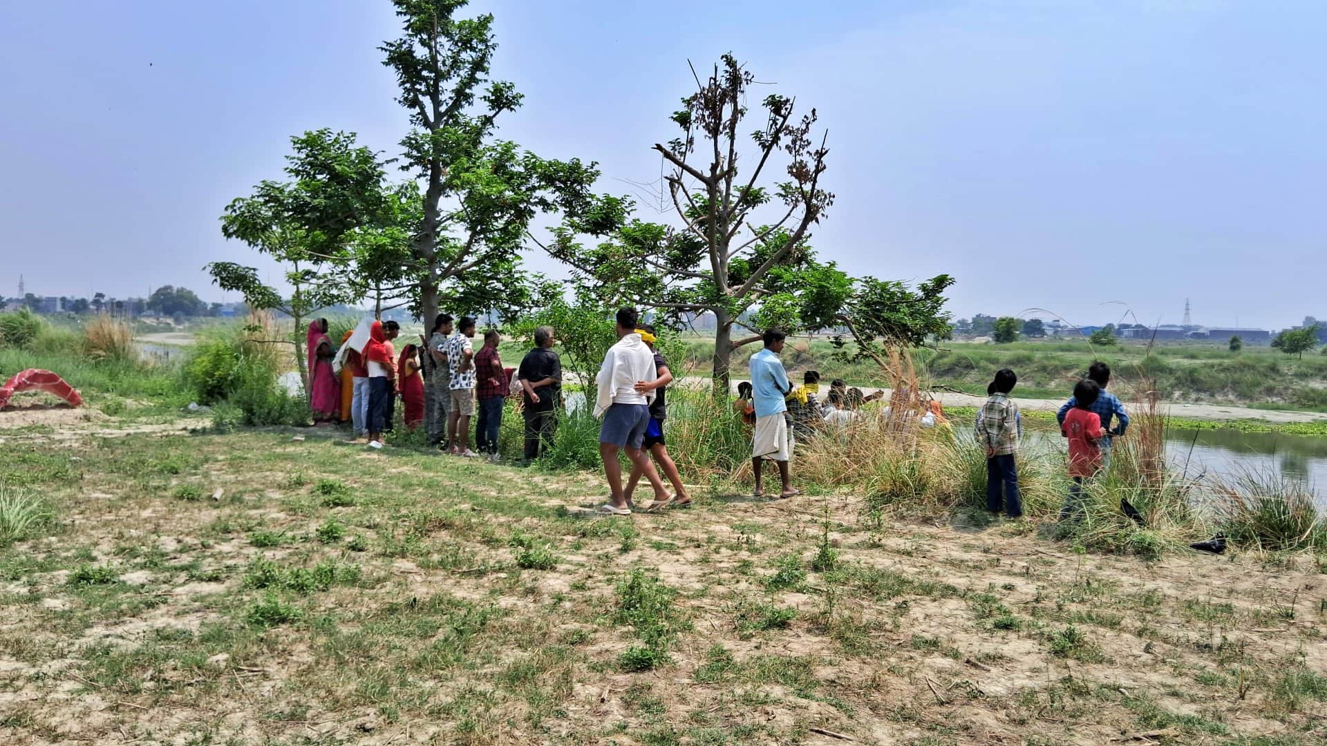 Muzaffarpur News: Body of youth found floating in river, injury marks at many places on body; suspected murder