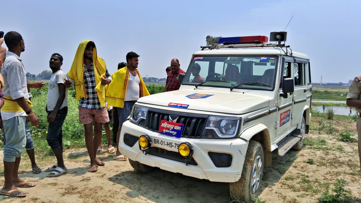 Muzaffarpur News: Body of youth found floating in river, injury marks at many places on body; suspected murder