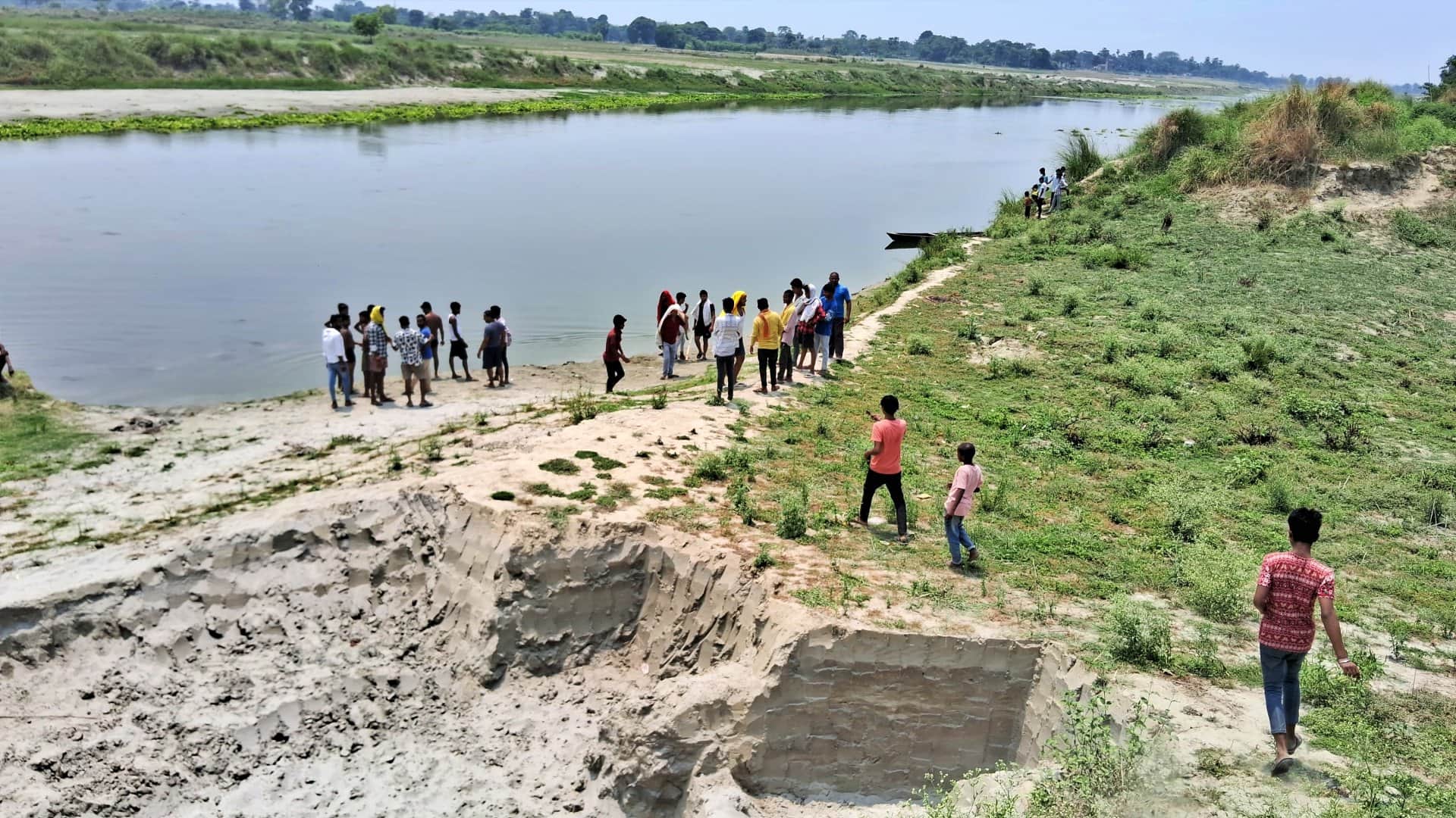 Muzaffarpur News: Body of youth found floating in river, injury marks at many places on body; suspected murder