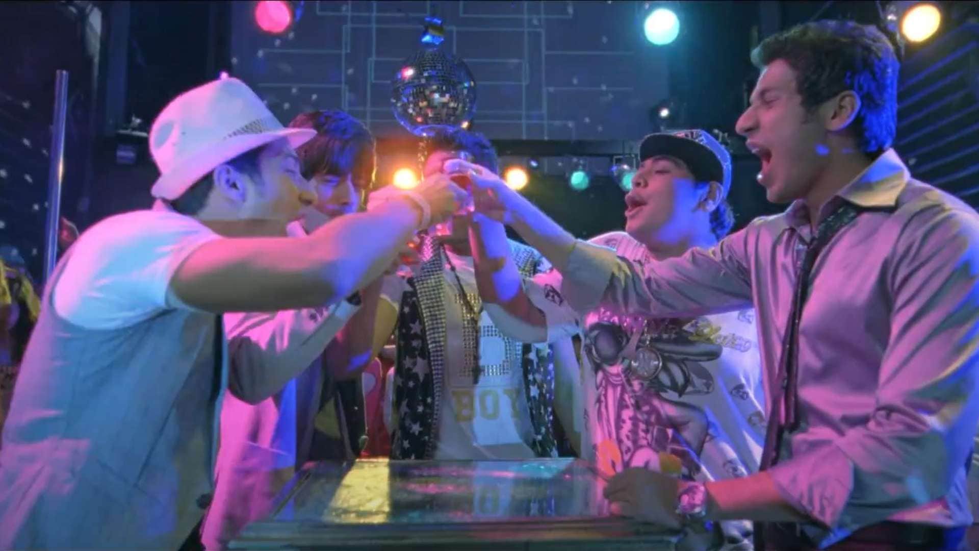 Bollywood Films Based on Friendship like pune highway Chichore Lal Rang Sadda Adda 3 Idiots