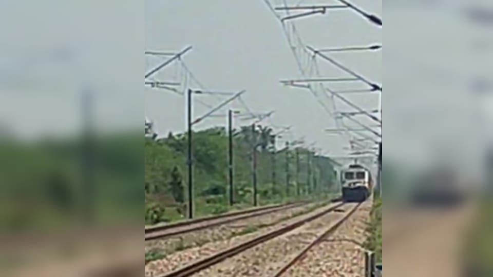 man lay down in front of Ambala Express, the loco pilot saved his life by applying emergency brakes, then got