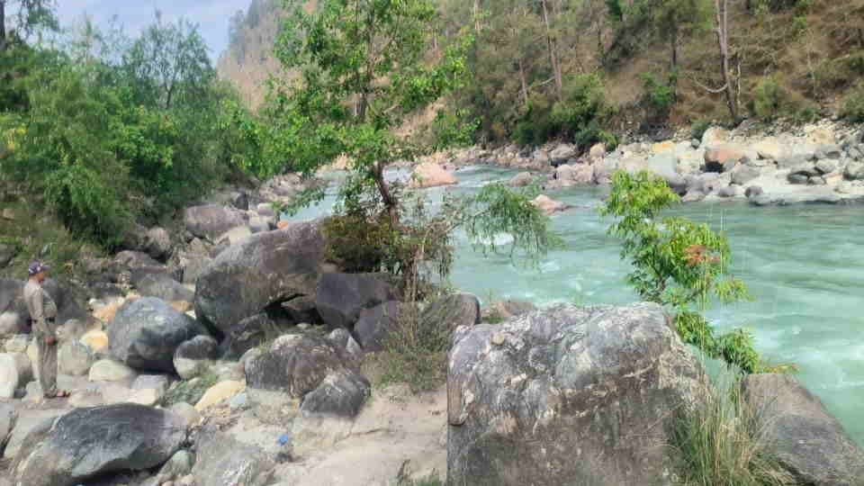 Uttarkashi News youth from Jakhol missing after drowning in Tons river near Hanol SDRF is searching for him