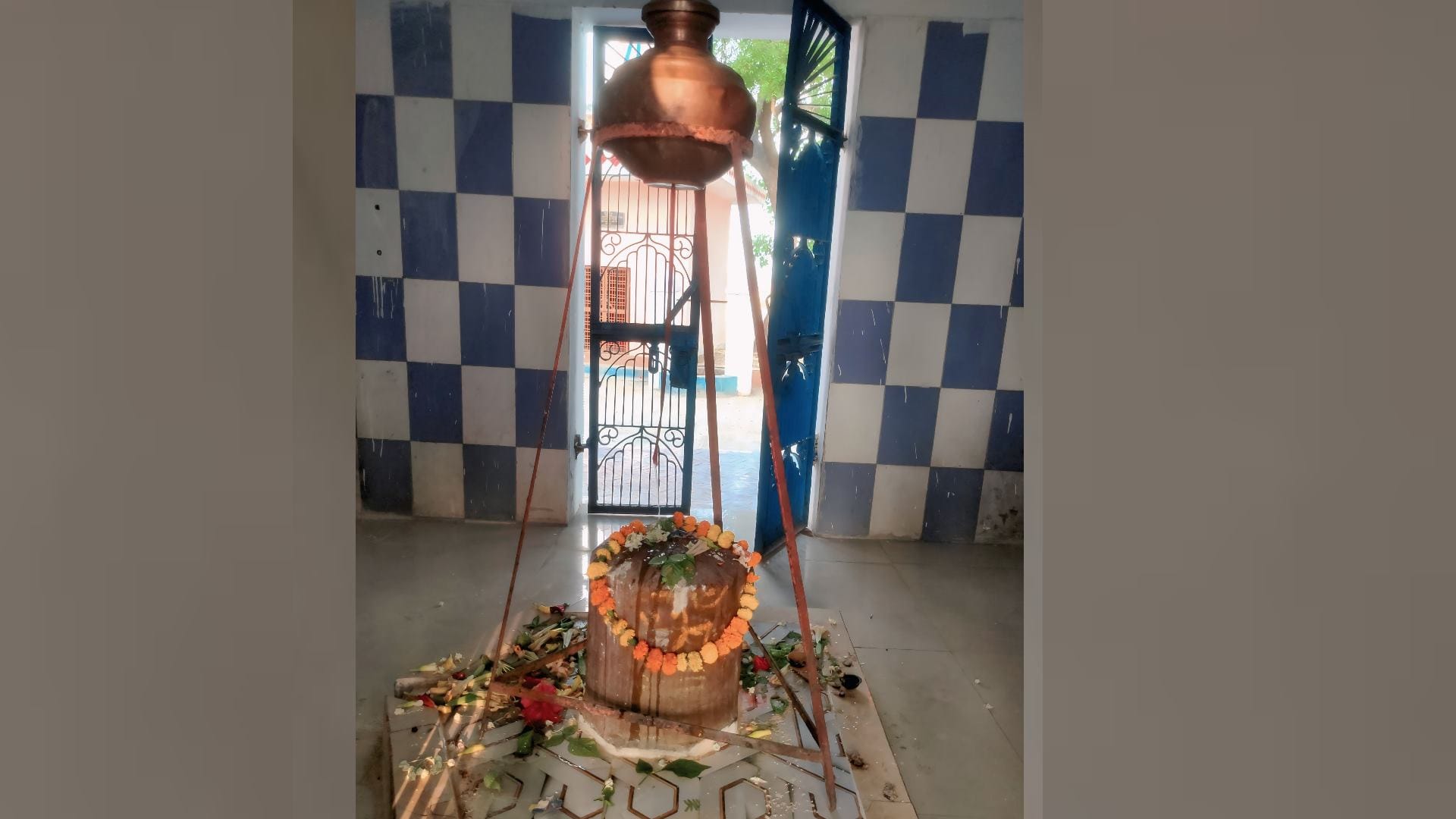Amethi: Mahatma Buddha's statue installed in Jharkhandeshwar Mahadev Temple