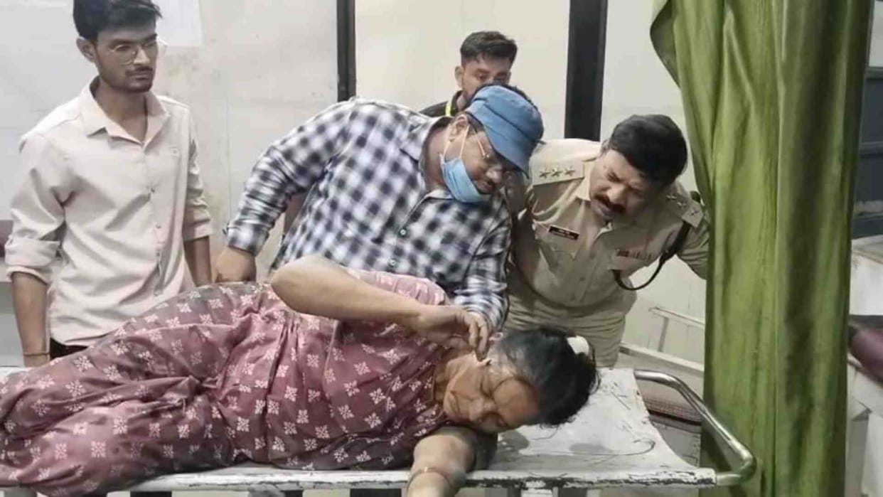 Satna News: Neighbors attacked a woman who went to the market with her husband