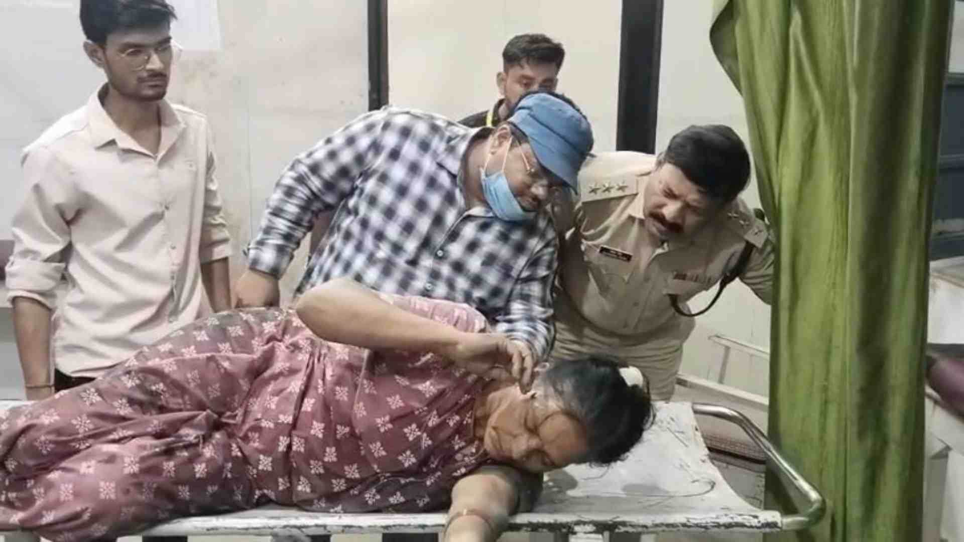 अस्पताल में भर्ती घायल महिला।