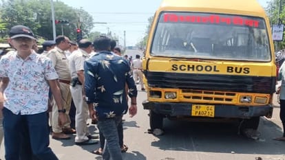 Mp News : भोपाल में स्कूल बस ने वाहनों को मारी टक्कर, एक छात्रा समेत दो की मौत