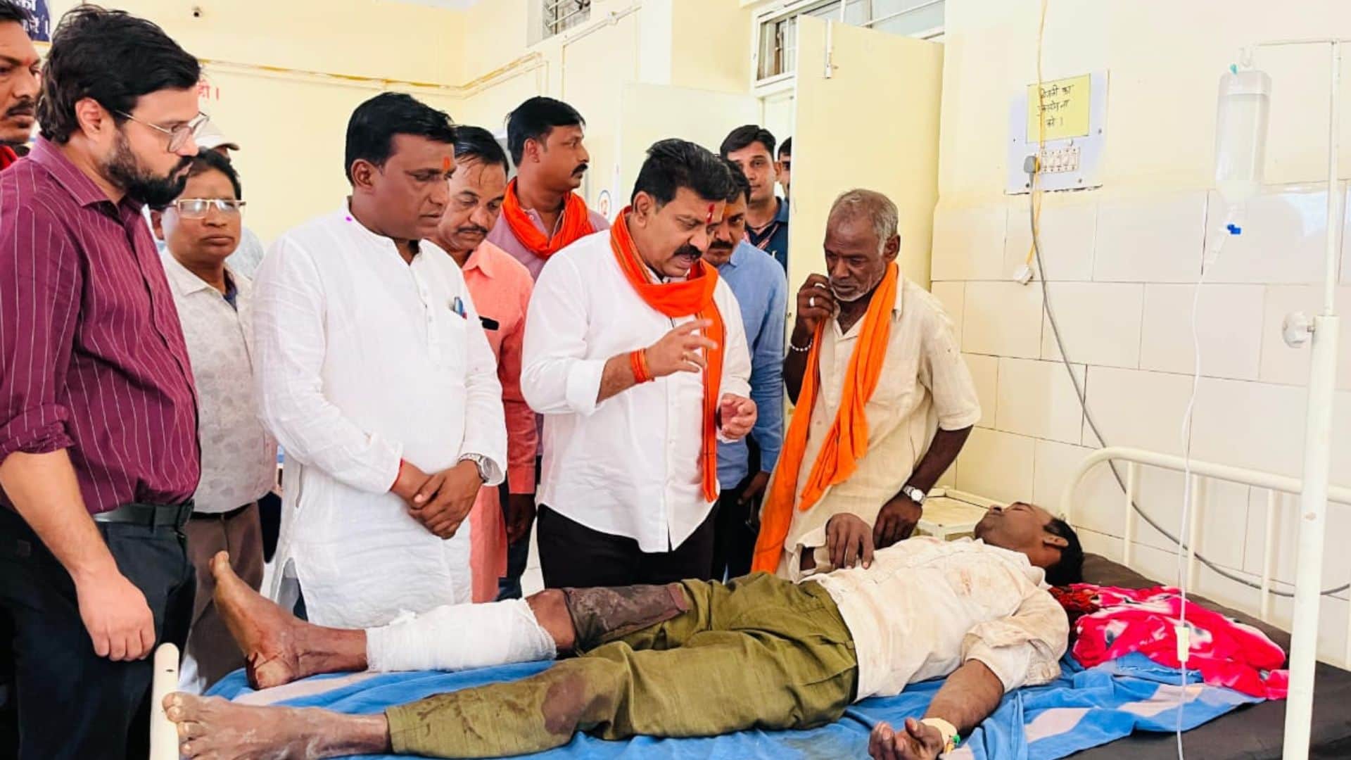 डिप्टी सीएम ने अस्पताल पहुंचकर घायलों का जाना हाल