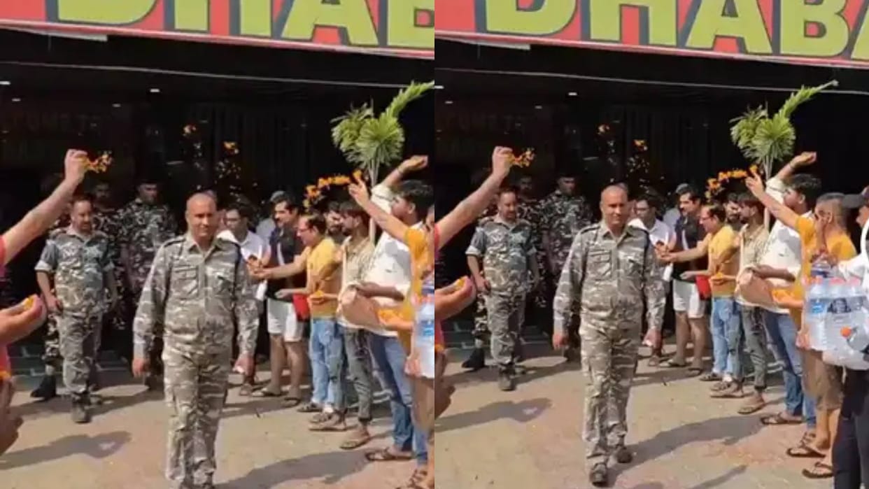 Operation Sindoor Soldier stopped at a dhaba to eat food people welcomed him by showering flowers Video viral