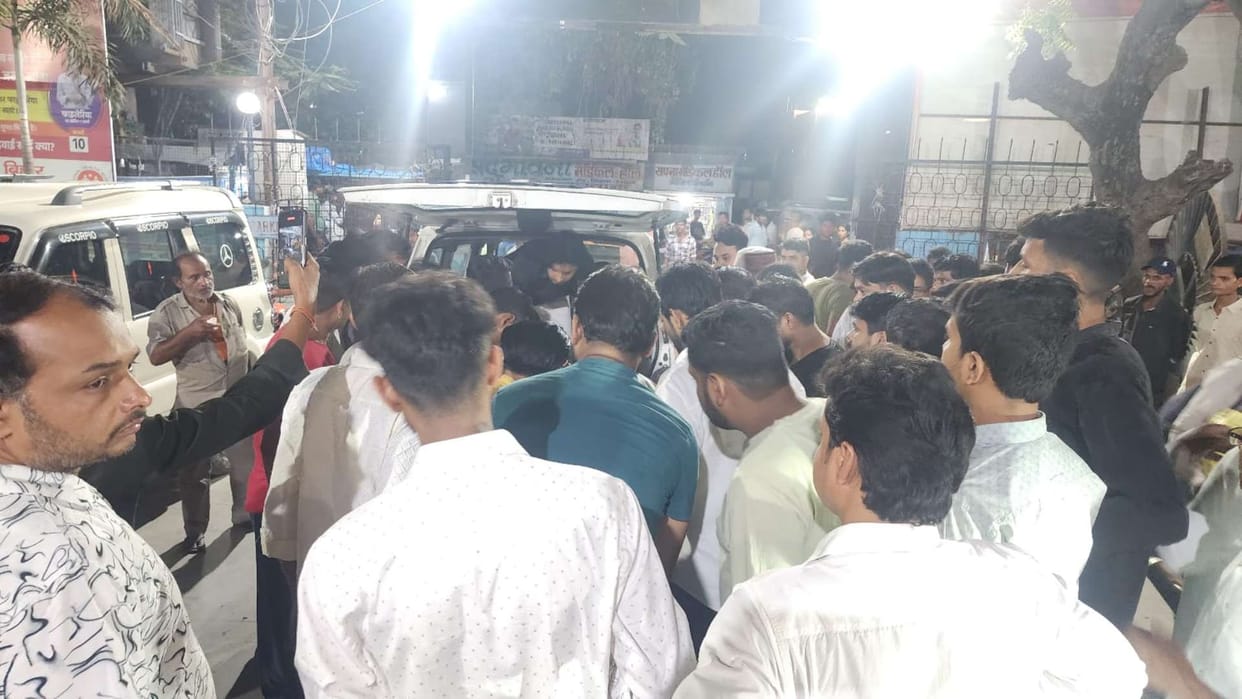 Bihar News Gold trader shot at the door of his house, condition critical