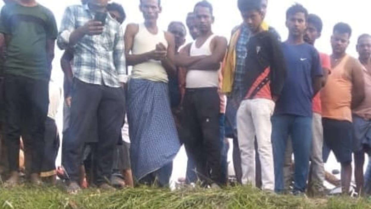 Bihar News young bike rider found soaked in blood on the roadside, panic due to suspicion of murder