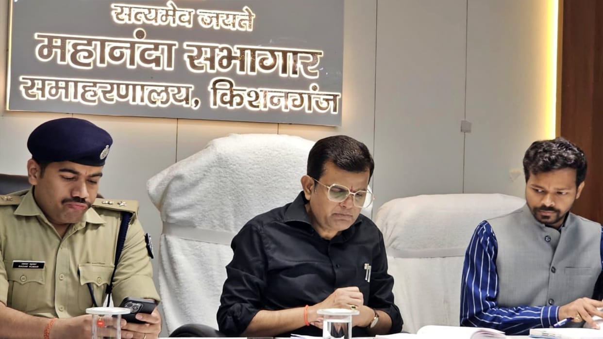 Indo-Pak Tension: Purnea Divisional Commissioner Rajesh Kumar instructs for 24×7 investigation, siren shortage