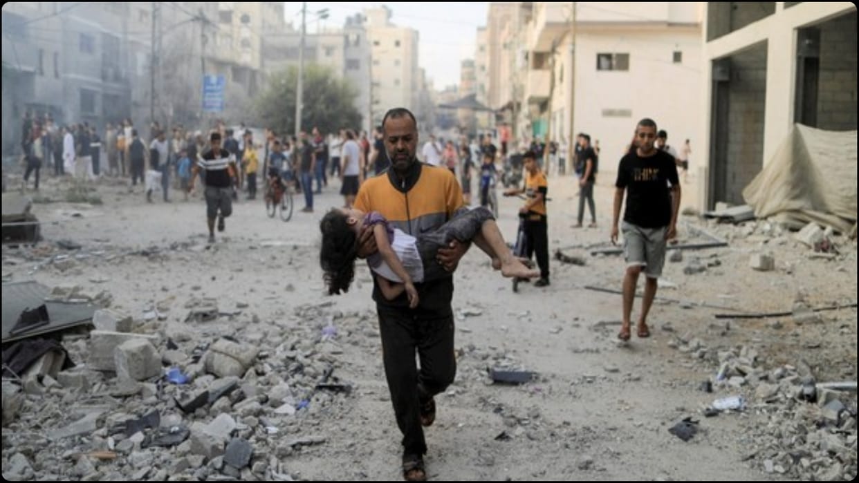 Israeli strike on school-turned-shelter kills16 people in Gaza, News in Hindi