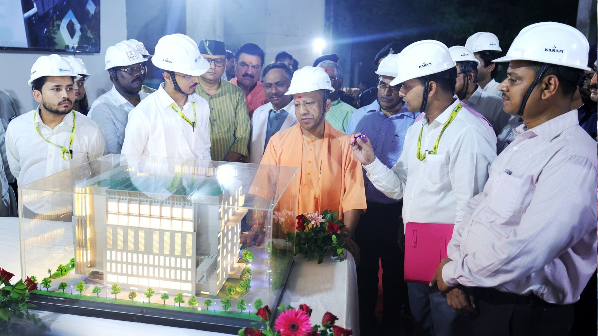 CM Yogi Adityanath Visit varanasi see latest photos of cm yogi in kashi vishwanath temple