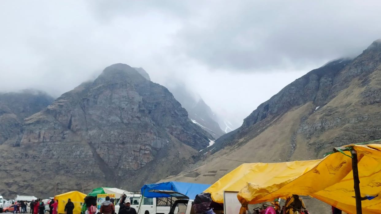 Himachal Weather today some areas will remain cloudy and some areas will receive light rain