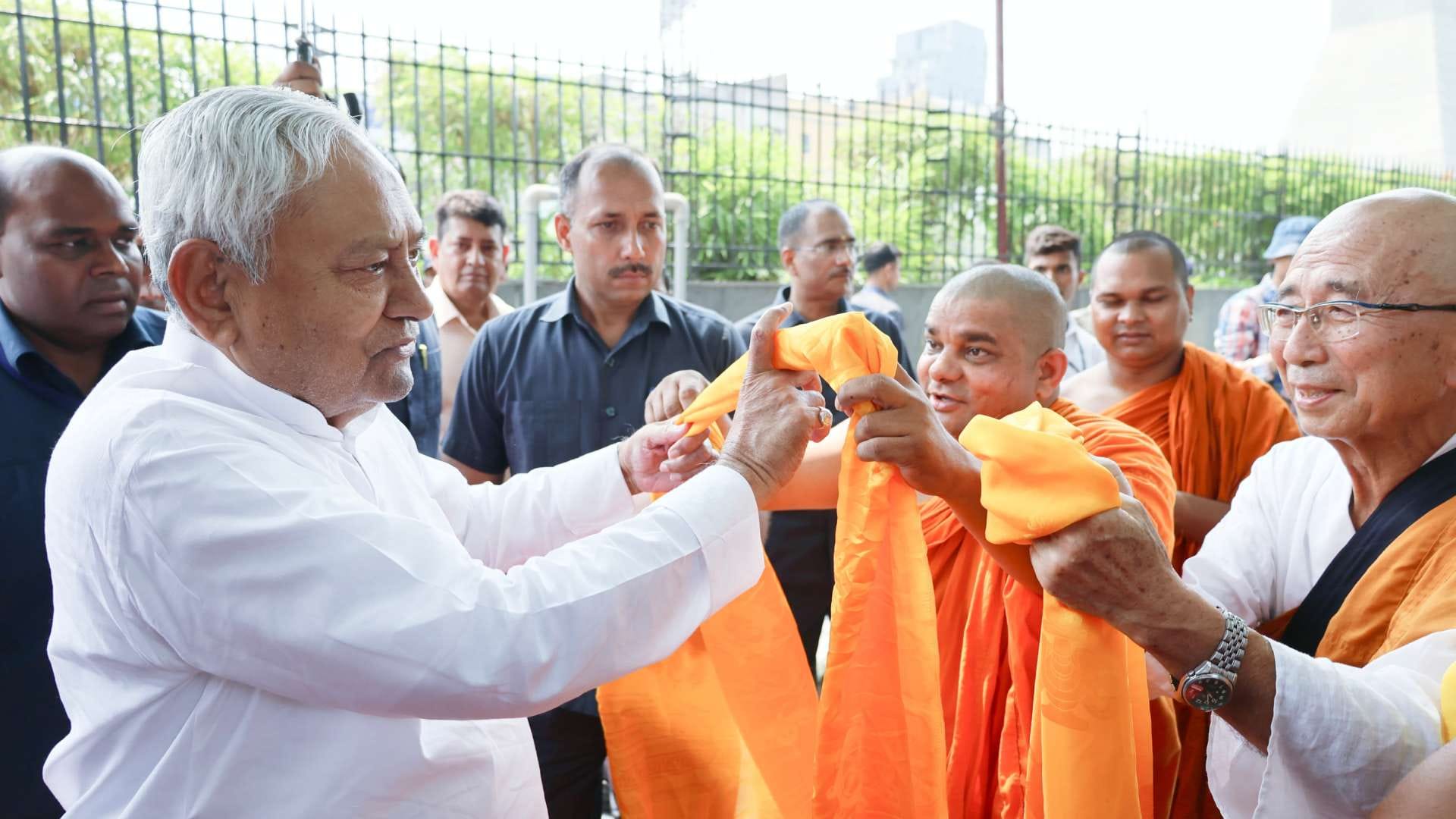 Bihar: On Buddha Purnima, CM Nitish prayed for peace and prosperity, offered prayers at Smriti Park
